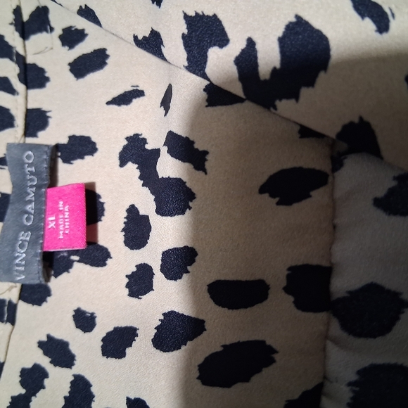 Vince Camuto Tan and Black Blouse - Picture 5 of 5